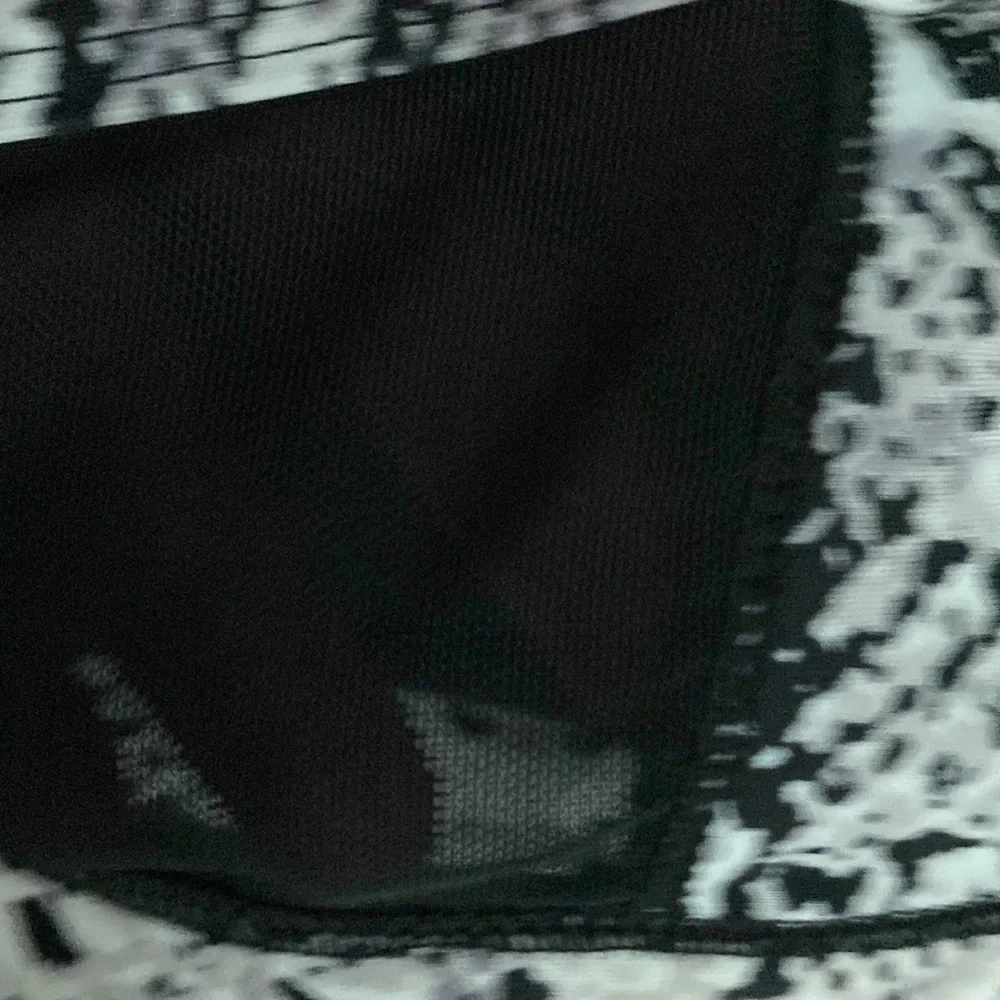 HPE human performance engineering Small Sports Bra, snake print with mesh - Picture 4 of 5